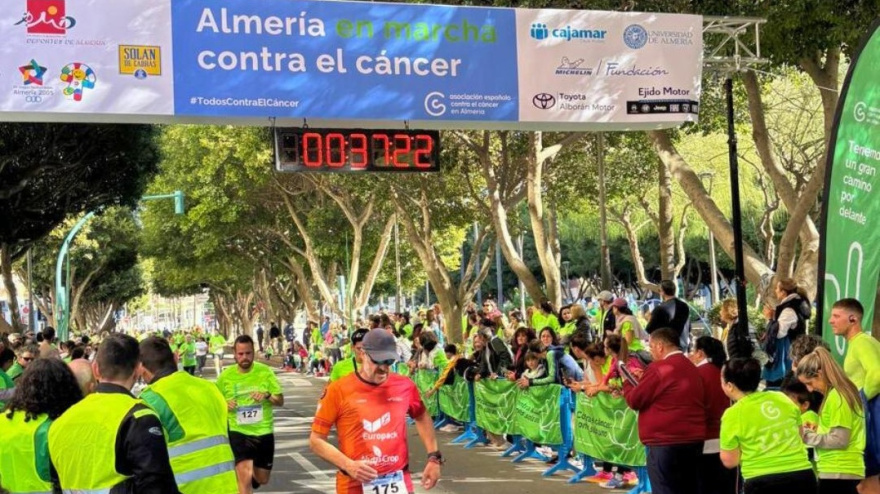 El Centro Comercial Torrecárdenas se suma a la carrera solidaria contra el cáncer en Almería