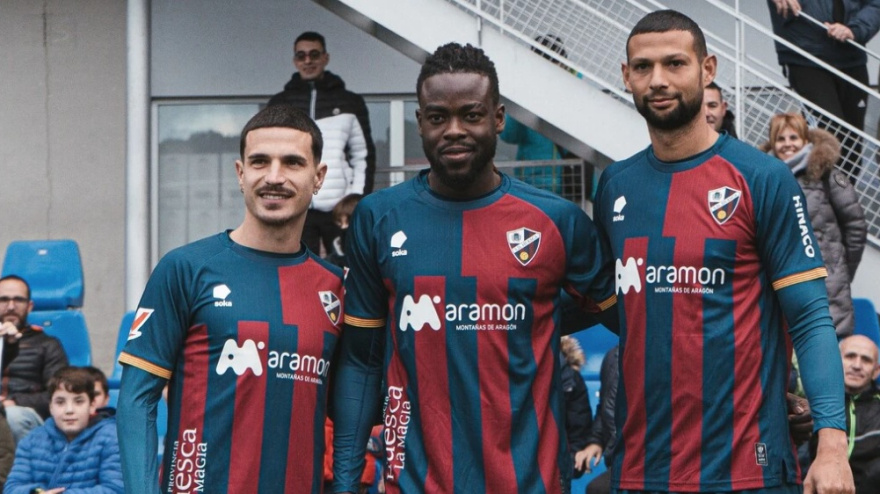 Presentación de los fichajes ayer en El Alcoraz