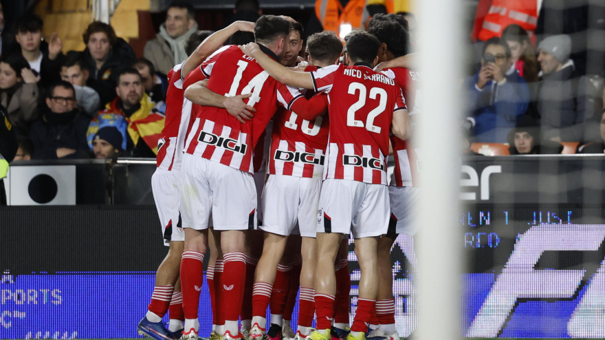 Los futbolistas del Athletic celebran el 0-1 contra el Valencia