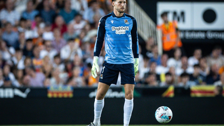 Alex Remiro, durante un encuentro con la Real Sociedad