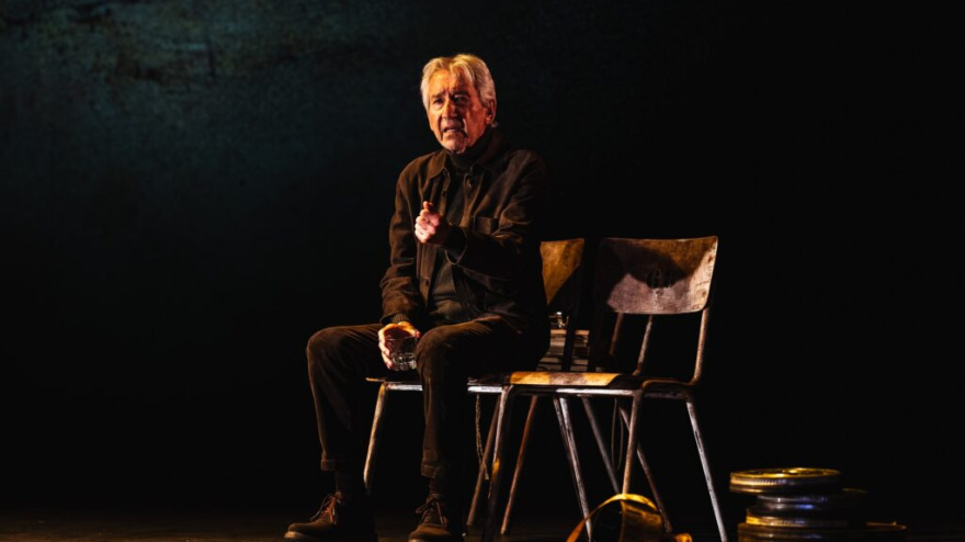 José Sacristán durante la interpretación de 'El hijo de la cómica'