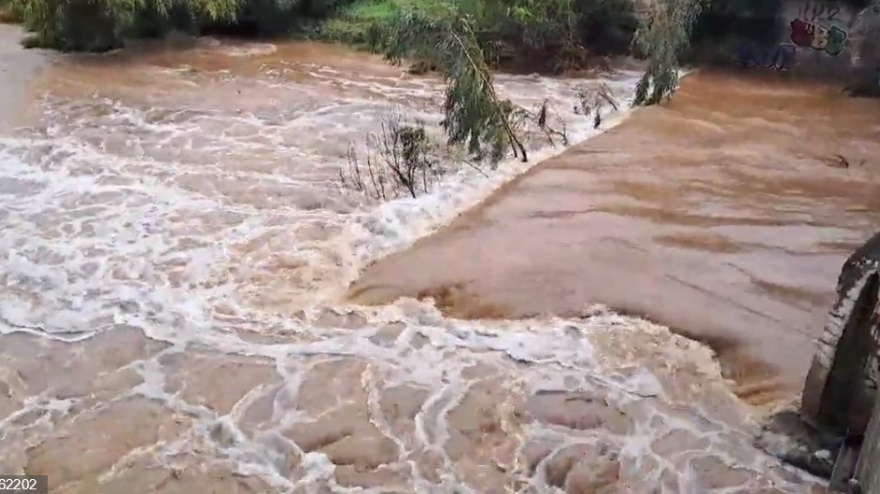 Crecida de un río a su paso por Marbella.