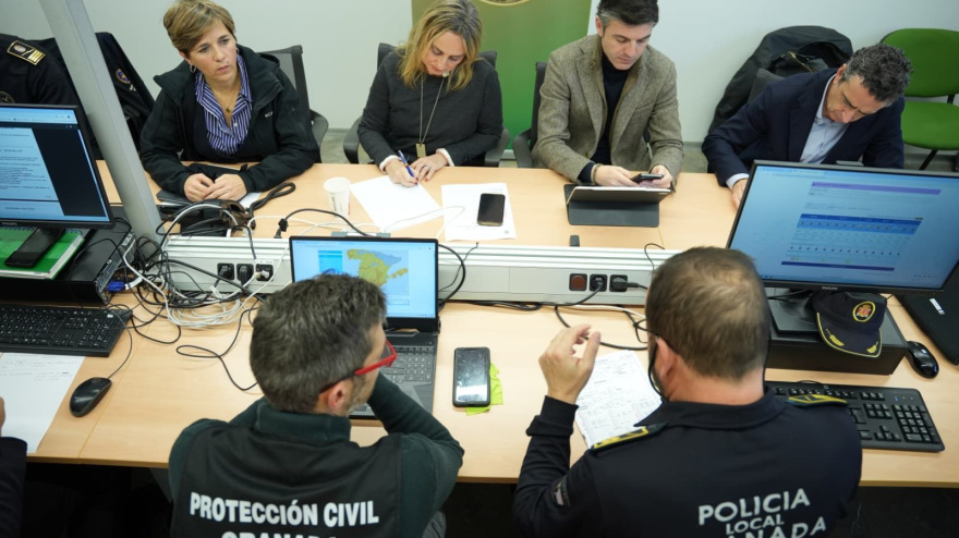 Los servicios municipales atienden más de un centenar de incidencias durante la noche