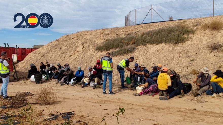 Agentes de la Policía Nacional en la operación contra la explotación laboral de ciudadanos extranjeros