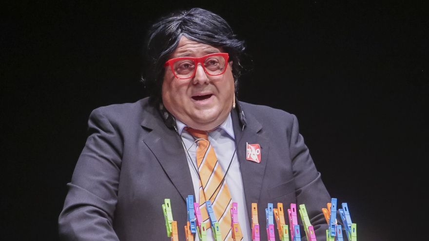 El Carnaval de Mérida premia la trayectoria de Tomás Sauceda con el 'Gabriel Aláez' 2026