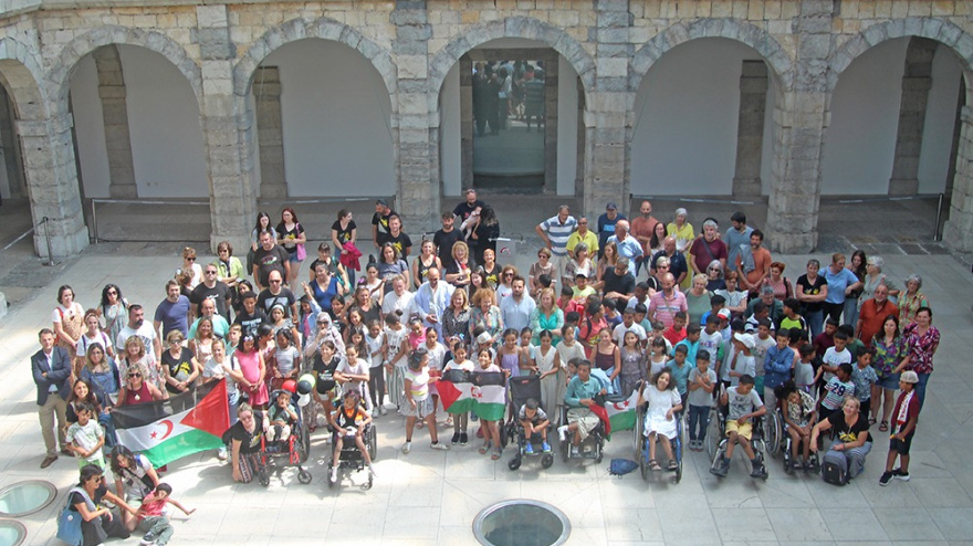 Niños saharauis en el Parlamento de Cantabria