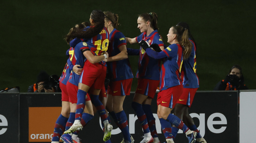 Las jugadoras del Barcelona celebran uno de los cuatro goles contra el Real Madrid