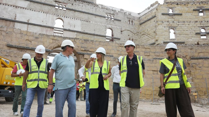 Visita de la alcaldesa a la excavación del Anfiteatro