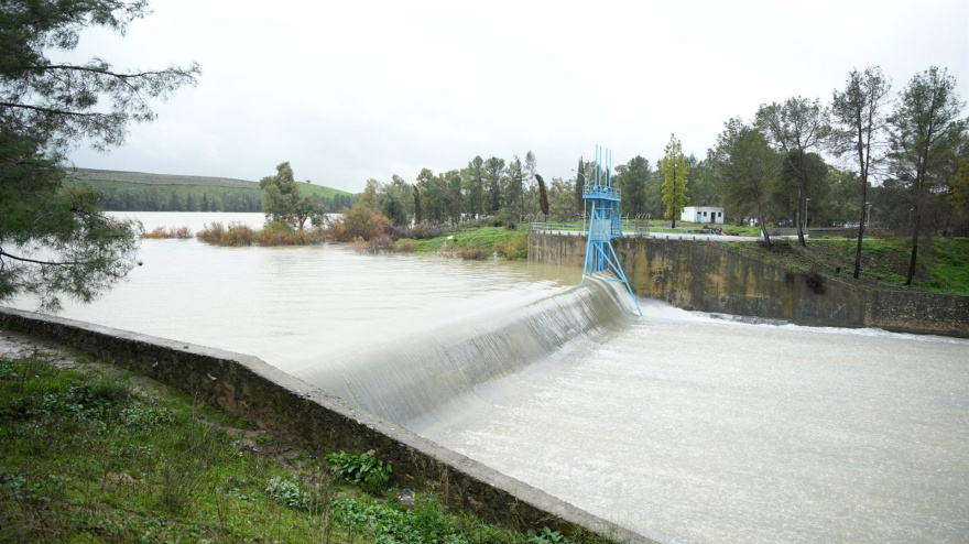 Imagen del aliviadero del embalse Torre del Águila