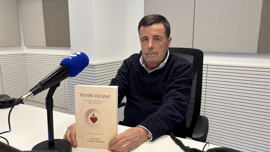 Juan Luis Arévalo, médico y doble trasplantado, en los estudios de COPE Coruña