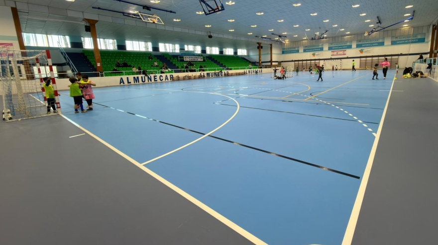 Panorámica de la renovada pista del pabellón municipal 'Antonio marina' de Almuñécar