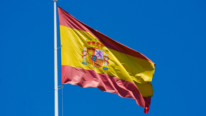 Bandera de España en el Palacio Real, en Madrid