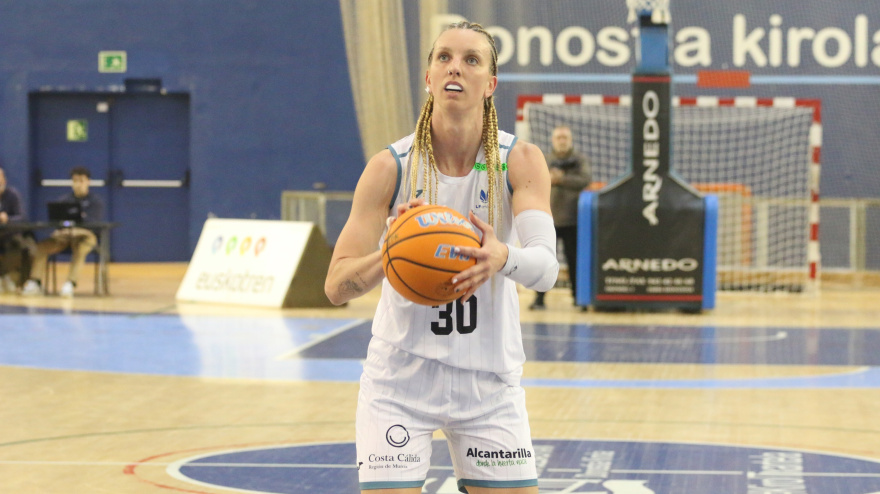 Laura Gil lidera la victoria de CB Jairis en San Sebastián