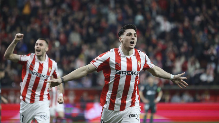 Andrés Ferrari marca su primer gol con el Sporting