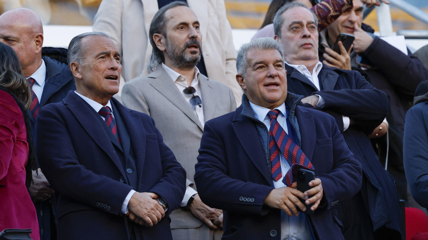 Joan Laporta en el palco del Camp Nou durante el Barcelona - Mallorca