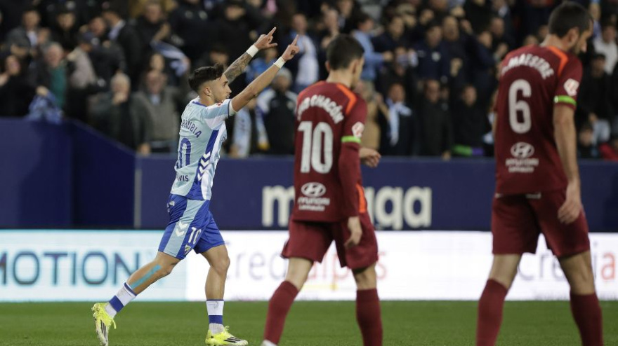 El Málaga celebra el gol de Larrubia a la Cultural Leonesa