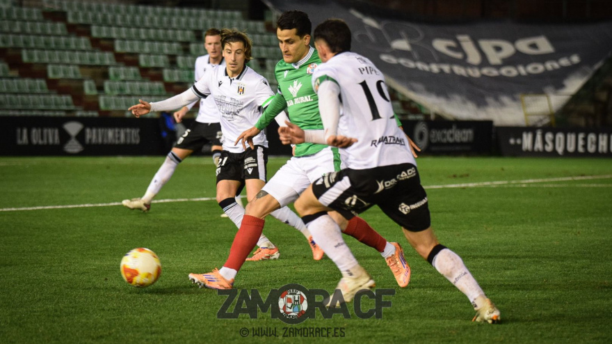 Carbonell, del Zamora CF, en el duelo ante el Mérida