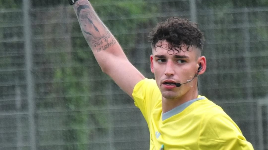 Pascal Kaiser, arbitrando un encuentro