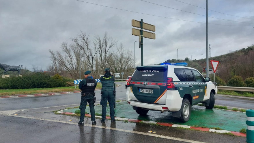 Efectivos de la Guardia Civil en Coria