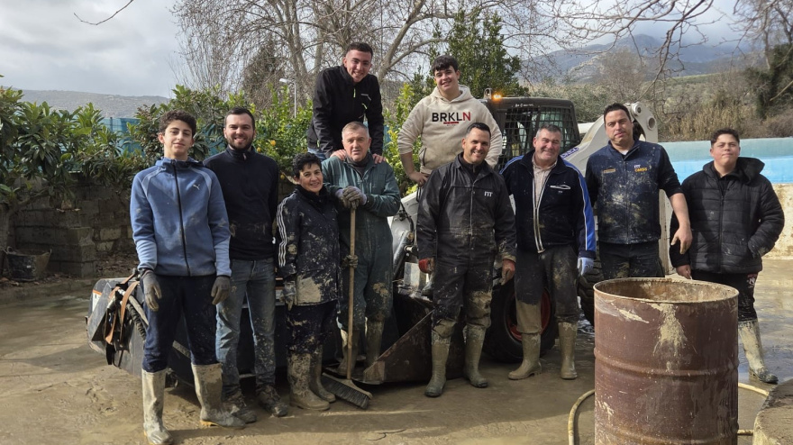 Trabajos de limpieza en el Puente de la Sierra