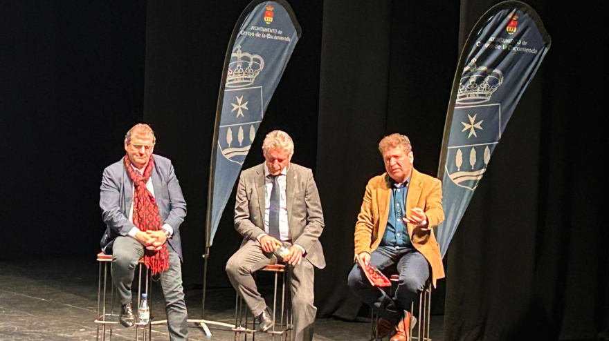 En la foto Alcalde de Ayuntamiento de Arroyo de la Encomienda, Sarbelio Fernández, Narciso Prieto, Caja Rural de Zamora, y Juanjo Rodríguez CEO de Pandora Producciones