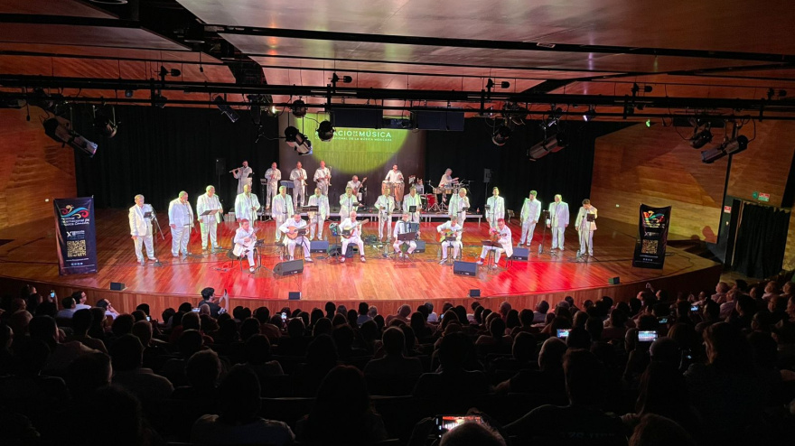 Parrandboleros en el Palacio de la Música de México en Mérida