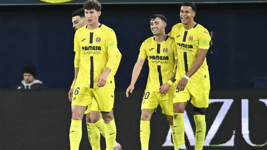 Moleiro celebra su gol en el Villarreal - Espanyol