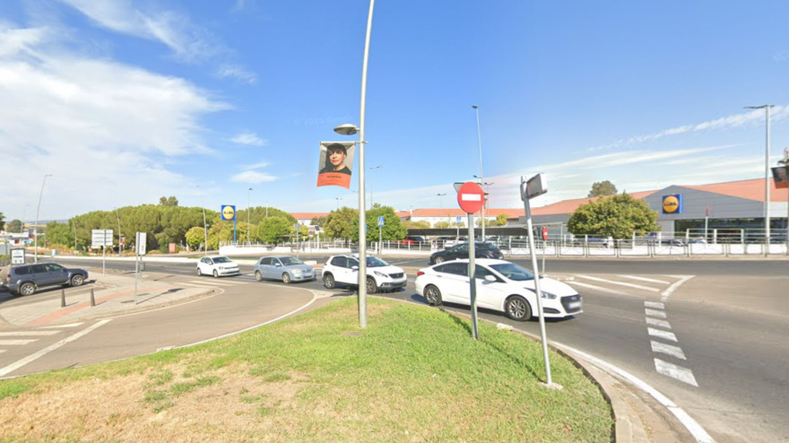 Un hombre resulta herido tras ser atropellado en la avenida Reina Sofía de Mérida