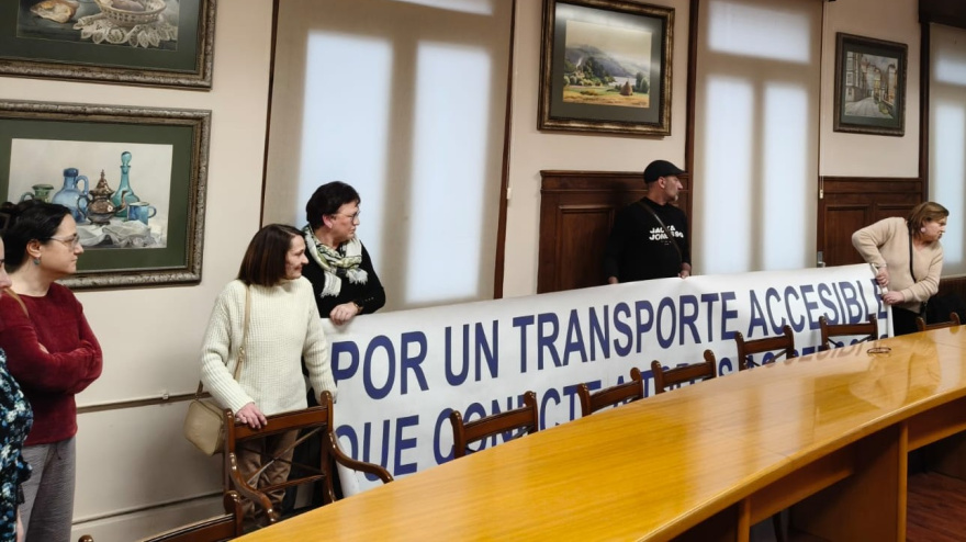 Los integrantes de la Plafaforma este lunes en la sala de comisiones del Ayuntamiento de Ferrol