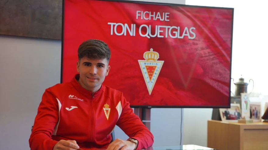 Toni Quetglas cuando firmó por el Real Murcia