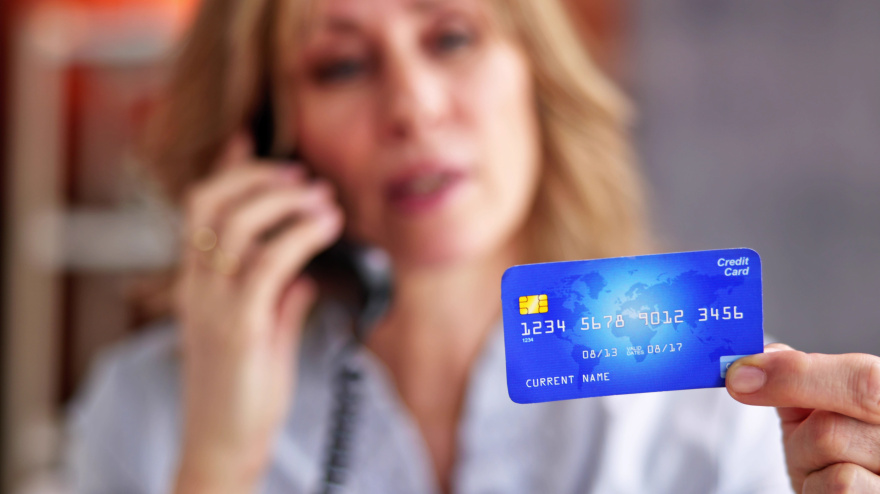 La acusada le solicitaba dinero desde el extranjero