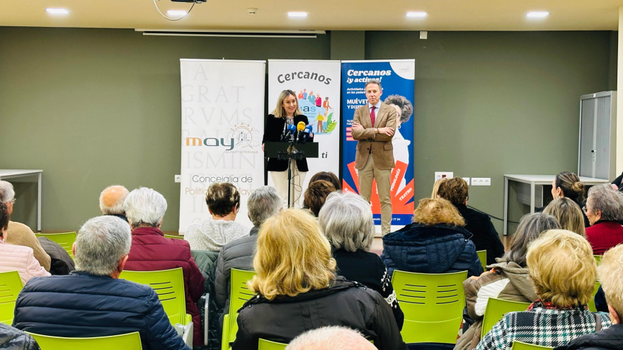 La consejera de Política Social y el alcalde de Lorca durante la presentación del proyecto Cercanos en su segunda edición