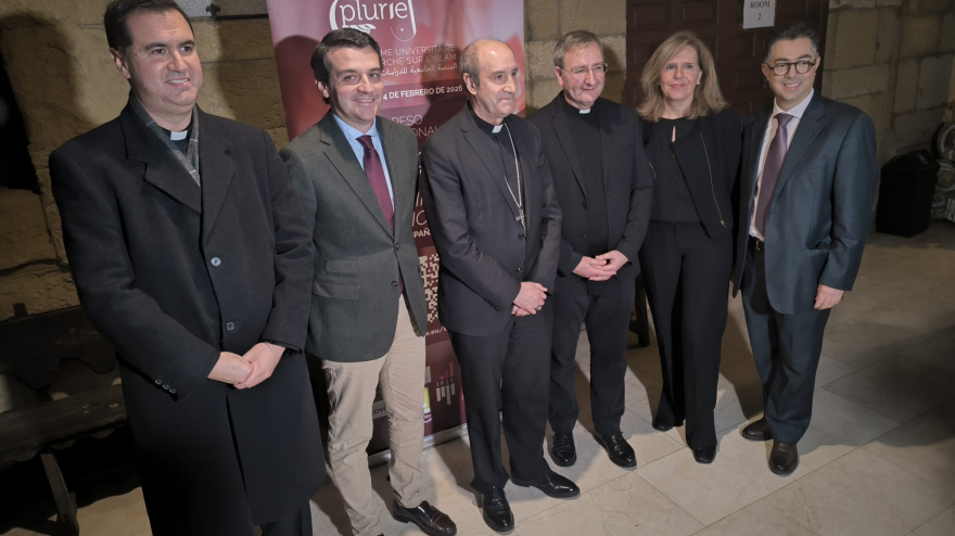 Foto de familia antes de la Conferencia Pluriel en Córdoba