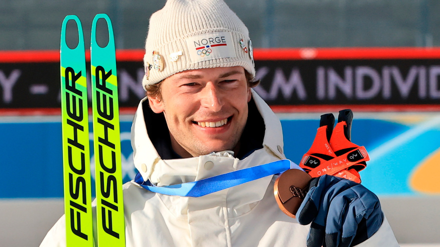 Sturla Holm Laegreid, con su medalla de bronce de los JJOO de invierno 2026