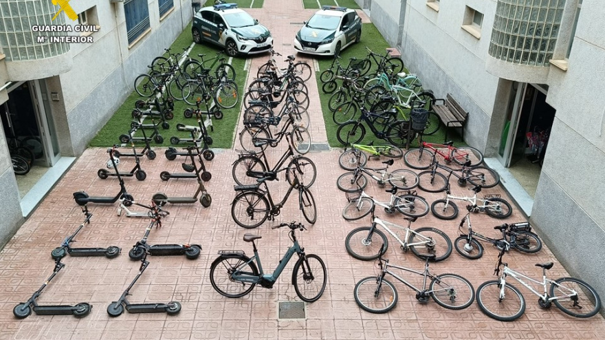 La Guardia Civil esclarece varios robos de bicicletas y patinetes eléctricos en Torrevieja