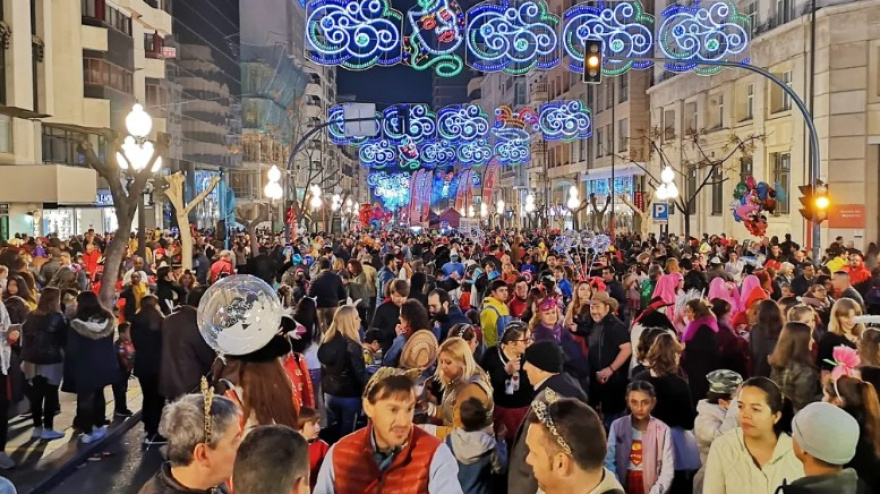 Carnaval en Alicante: más transporte, luces y doble escenario en la Rambla