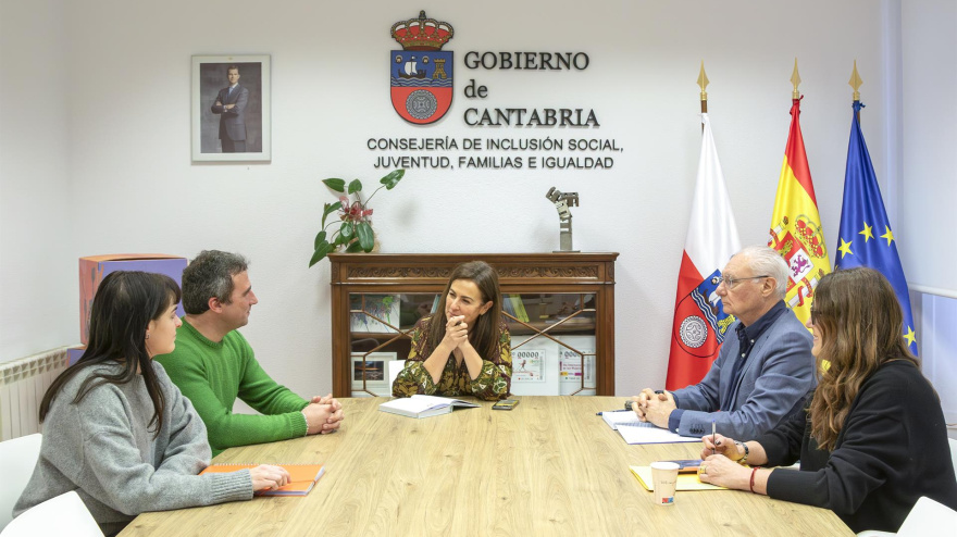 Fernando Martín reunido con la consejera de inclusión social, Begoña Gómez del Río