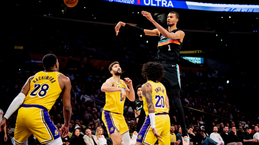 Exhibición de Wembanyama en apenas 26 minutos para destrozar a unos Lakers huérfanos.