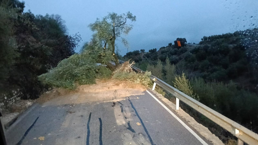 Deslizamiento de un talud en la CO-6213