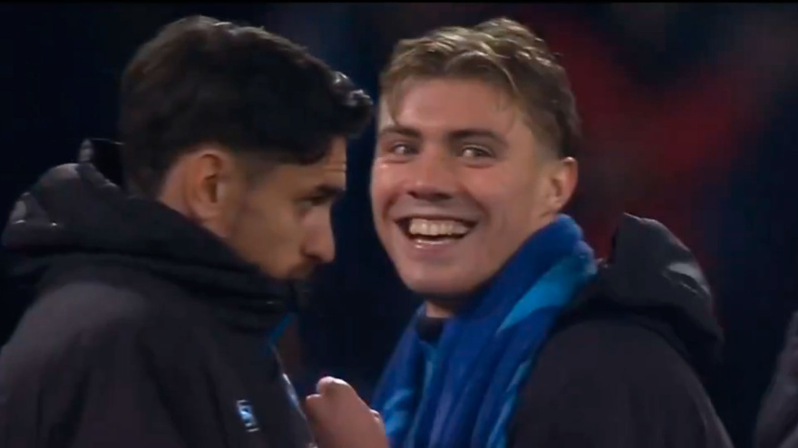 Los compañeros no se creían el penalti que había tirado el portero serbio del Nápoles.