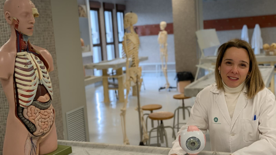 Montserrat García en el laboratorio