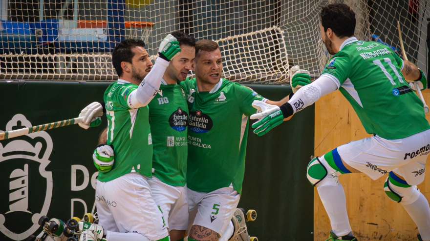 Jugadores del Liceo celebrando un gol