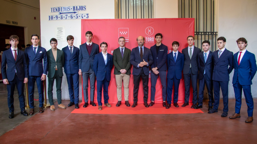 Participantes en el certamen Kilómetro Cero durante el sorteo celebrado en Las Ventas