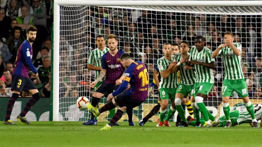 Gol de Messi de falta con el FC Barcelona (EFE)
