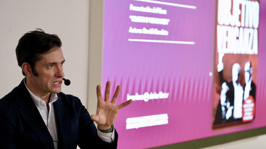 David Alandete durante la presentación de su libro en Valencia