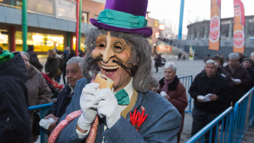 El Conde de Salchichón comienzo un bocadillo en Zaragoza el Jueves Lardero.