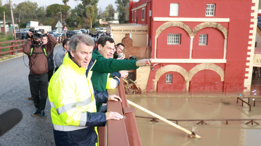 Feijóo durante su visita a las zonas inundadas en Jerez