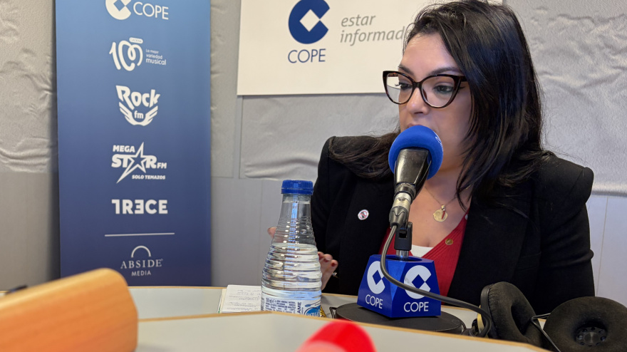 Carolina López en los estudios de COPE