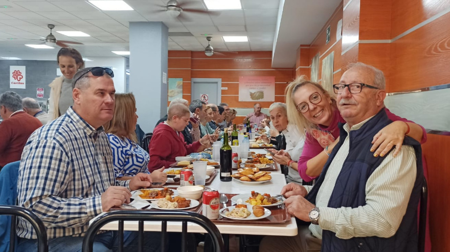 Comida california en el comedor social