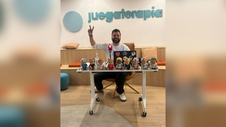 Jimeno, de Cadena 100, descubre la última iniciativa de la Fundación Juegaterapia